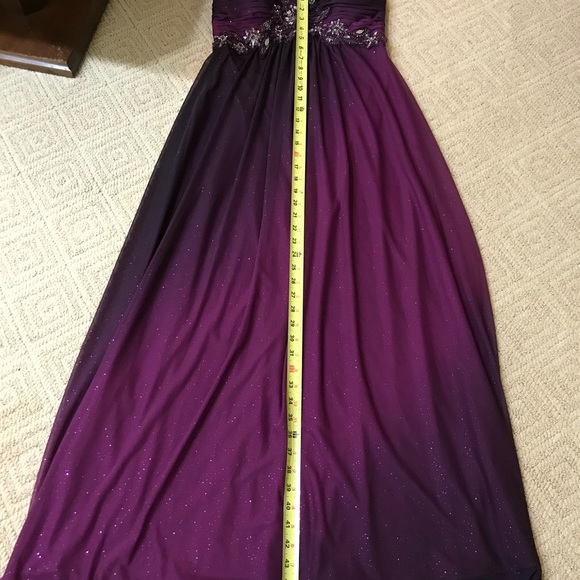 Dresses - Picture 5 of 6